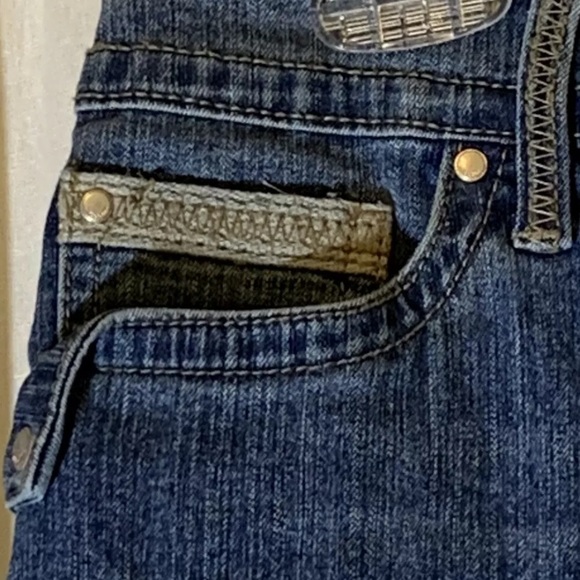 Bandolino Blue Jean Shorts Denim Womens 8P Pockets Belt Loops Zip Button Closure - Picture 10 of 11